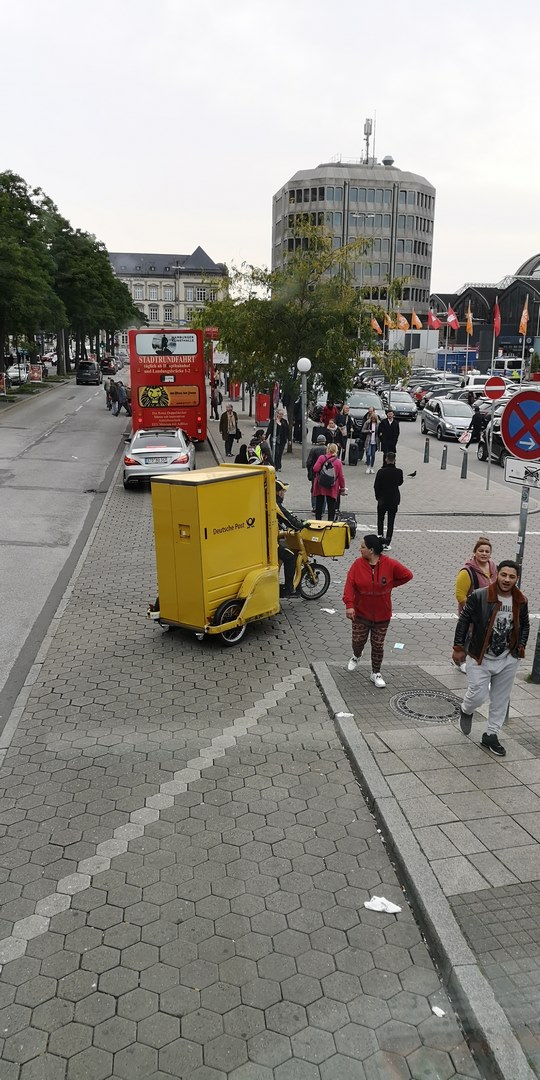 Elektropostfahrrad in Hamburg am Hauptbahnhof